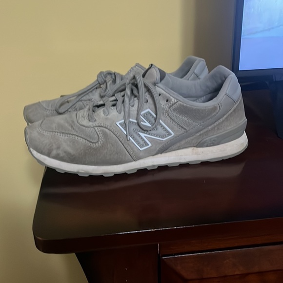 Buy 1 get 1 half off sale**Women’s New Balance 696 Shoes - Picture 4 of 6